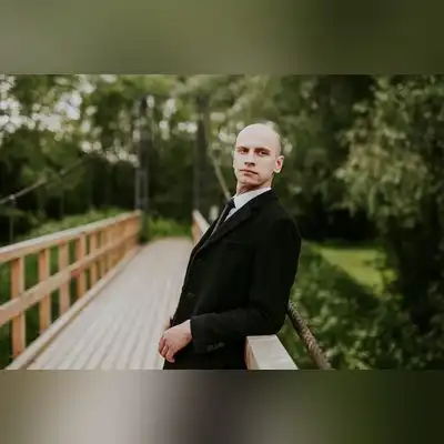 卞哲